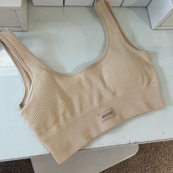 LIKE NEW BO&TEE Pale Yellow / Cream Leggings and Bra Set - Picture 4 of 4